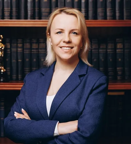 Елена, брокер