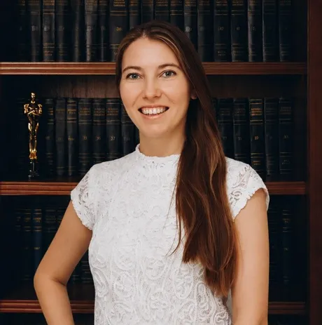Алина, брокер